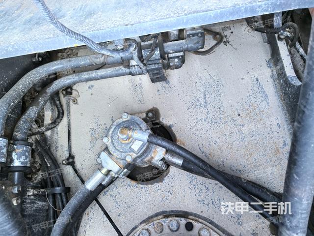 中央回轉(zhuǎn)接頭特寫（上車部件）