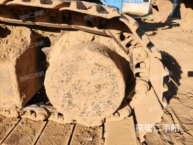 左驅(qū)動輪（行走機構(gòu)）