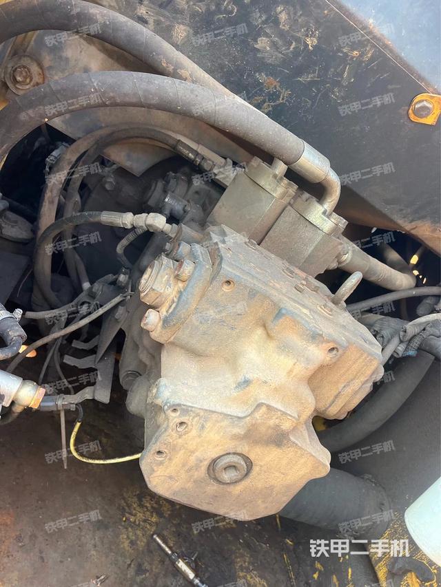 液壓泵艙室正面整體（整機(jī)外觀）