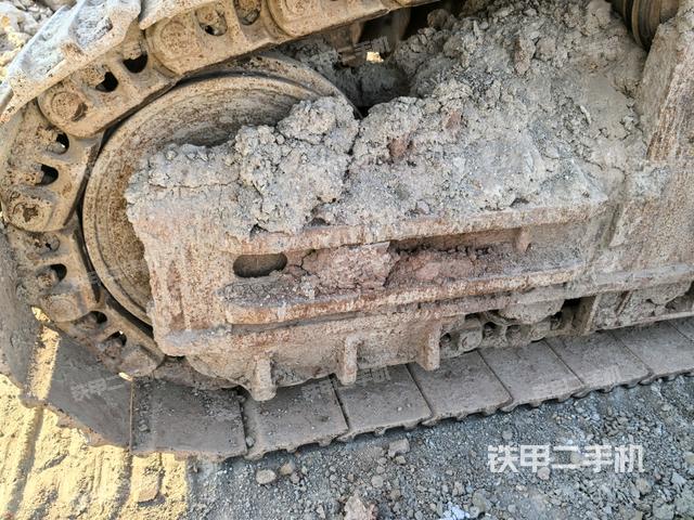 左驅(qū)動輪（行走機構(gòu)）