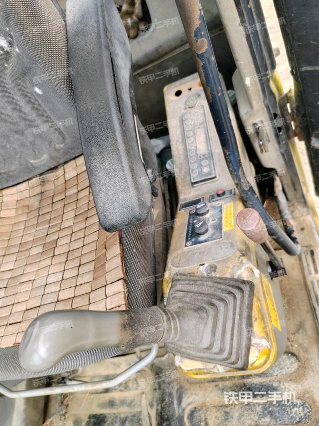 座椅左側(cè)控制臺/音響/含左手柄（駕駛室部分）