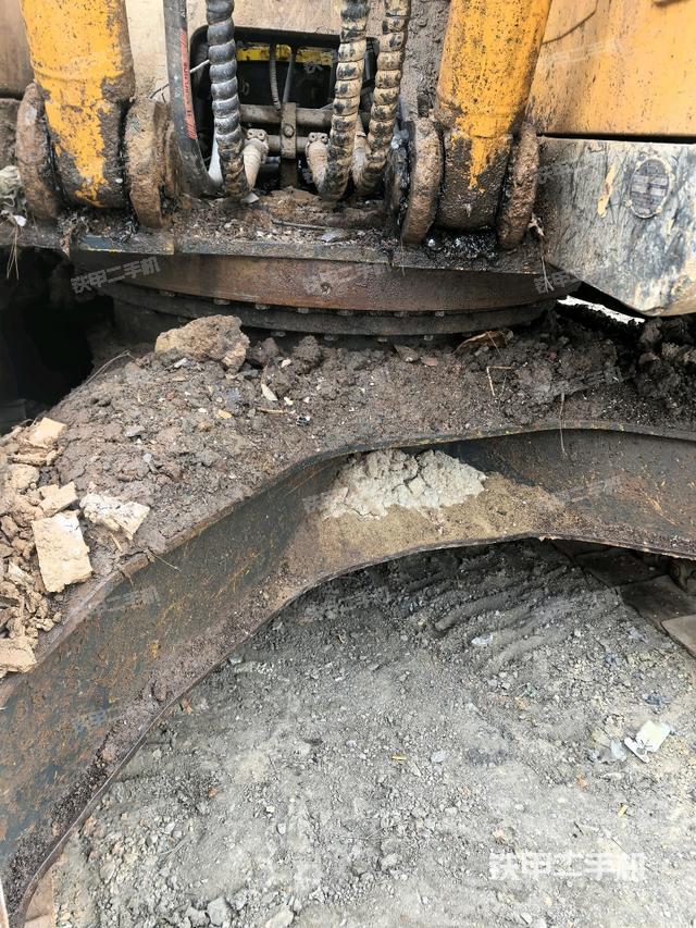 转盘和下车架正前（工作和回转装置）