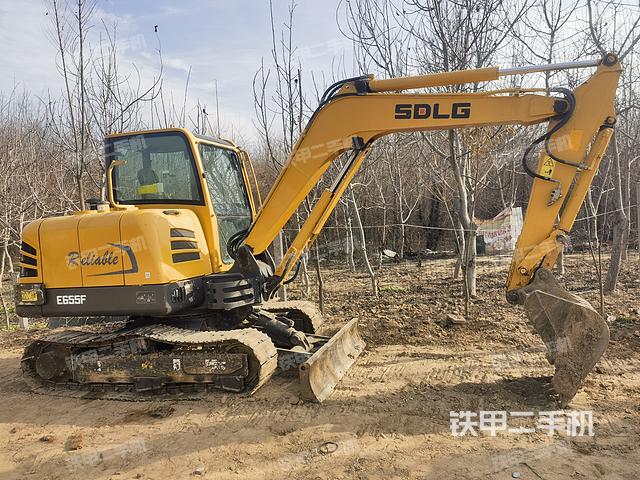 驾驶室顶部（整机外观）