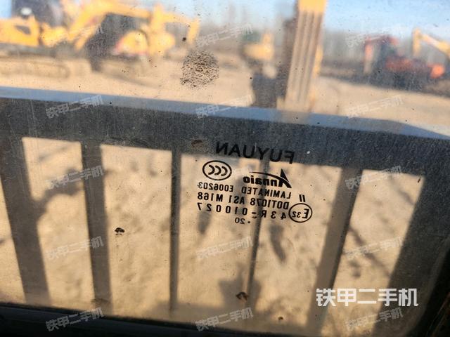 后窗玻璃角標（駕駛室部分）