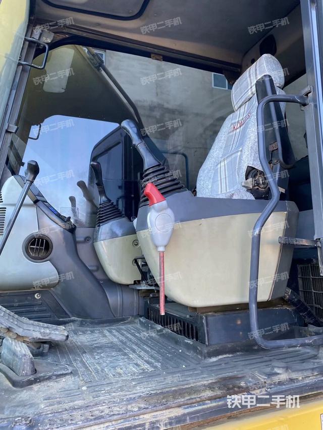 駕駛室整體（整機外觀）