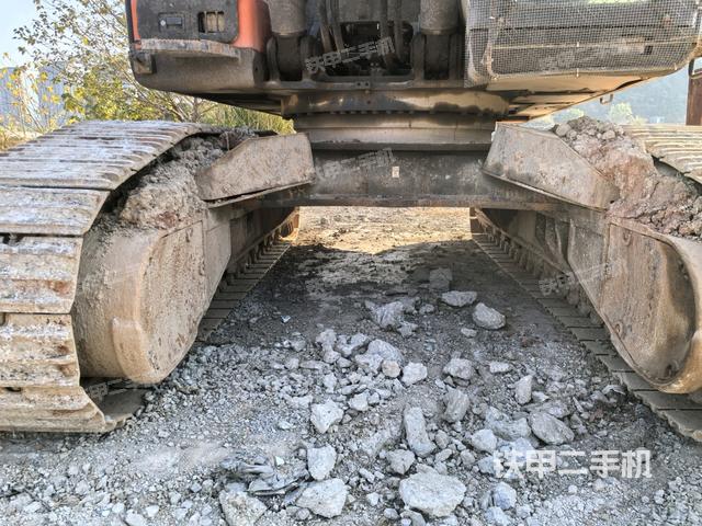 轉(zhuǎn)盤和下車架正前（工作和回轉(zhuǎn)裝置）