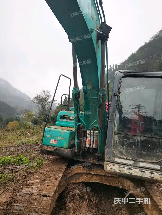 大臂油缸整體?豎拍(工作和回轉(zhuǎn)裝置) 大臂油缸整體?豎拍(工作和回轉(zhuǎn)裝置)