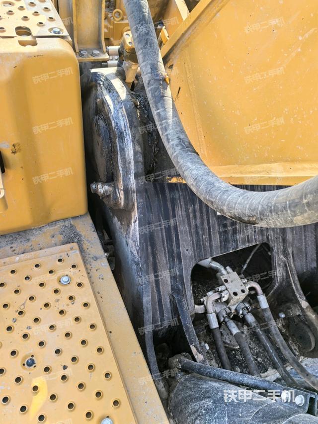 大臂根部?斜視(工作和回轉(zhuǎn)裝置) 大臂根部?斜視(工作和回轉(zhuǎn)裝置)