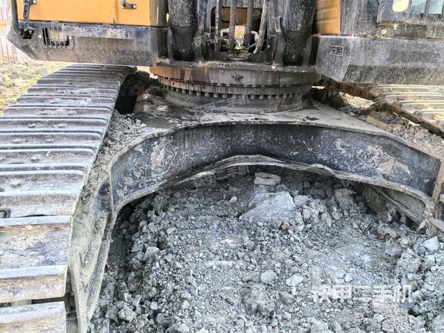 轉(zhuǎn)盤和下車架正前(工作和回轉(zhuǎn)裝置) 轉(zhuǎn)盤和下車架正前(工作和回轉(zhuǎn)裝置)