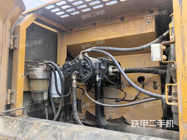 液壓泵斜45?左（大件艙室）