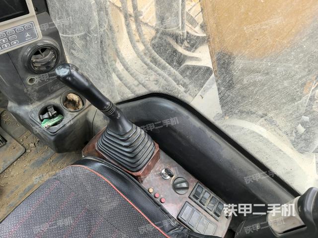 座椅左側(cè)控制臺(tái)/音響/含左手柄（駕駛室部分）