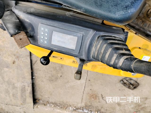 座椅右側(cè)控制臺/鑰匙門/油門/含右手柄(駕駛室部分) 座椅右側(cè)控制臺/鑰匙門/油門/含右手柄(駕駛室部分)