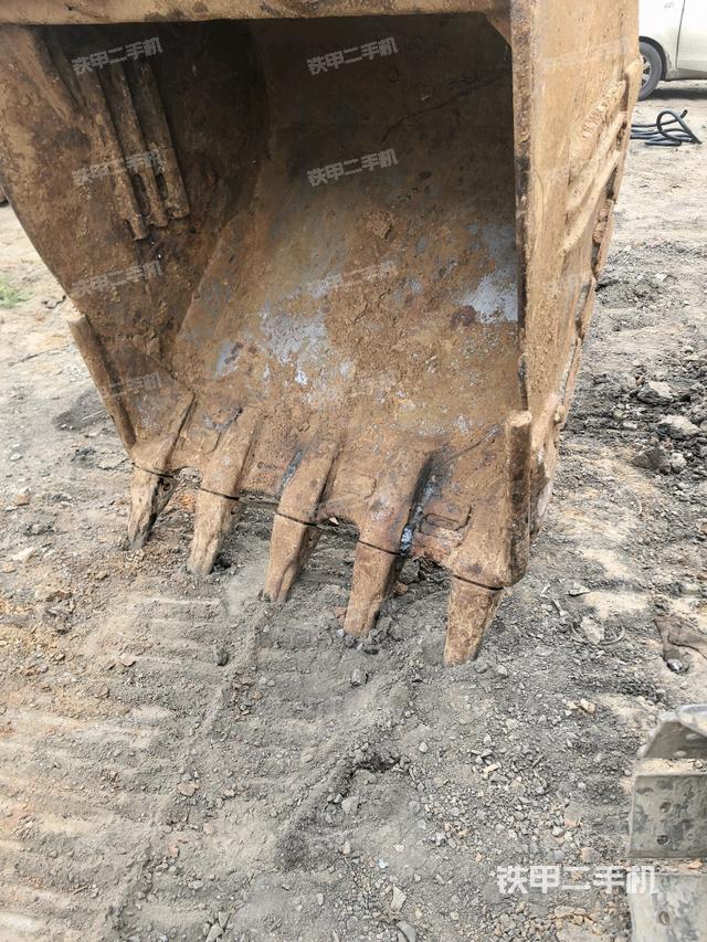 铲斗右后整体（工作和回转装置）