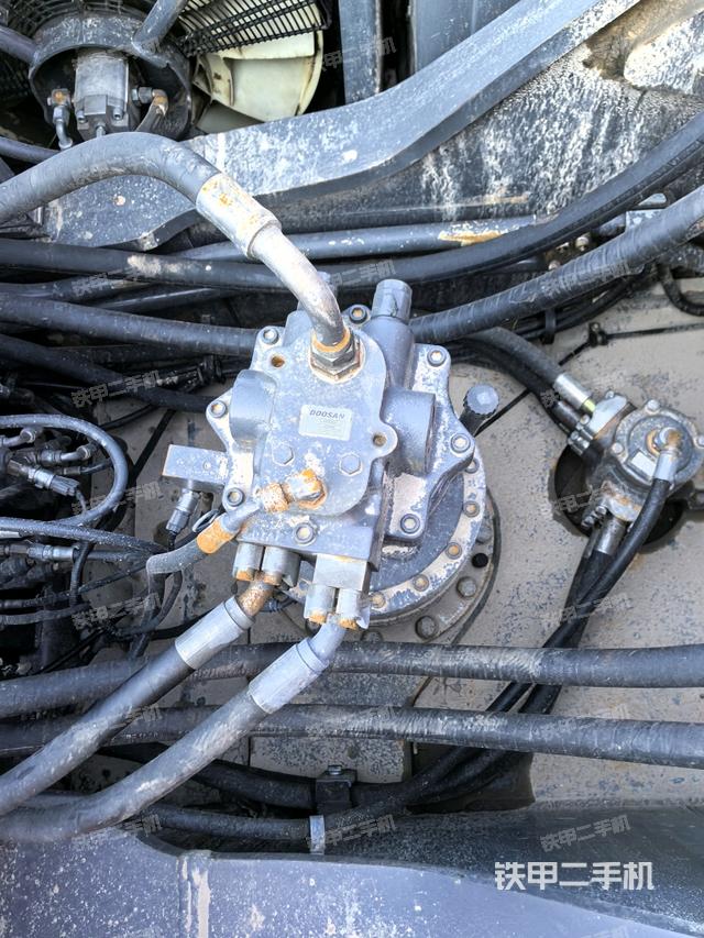 回轉(zhuǎn)馬達（上車部件）