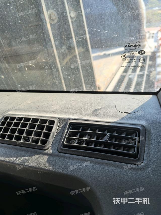 后窗玻璃角標（駕駛室部分）