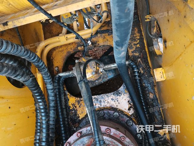 中央回轉(zhuǎn)接頭特寫（上車部件）