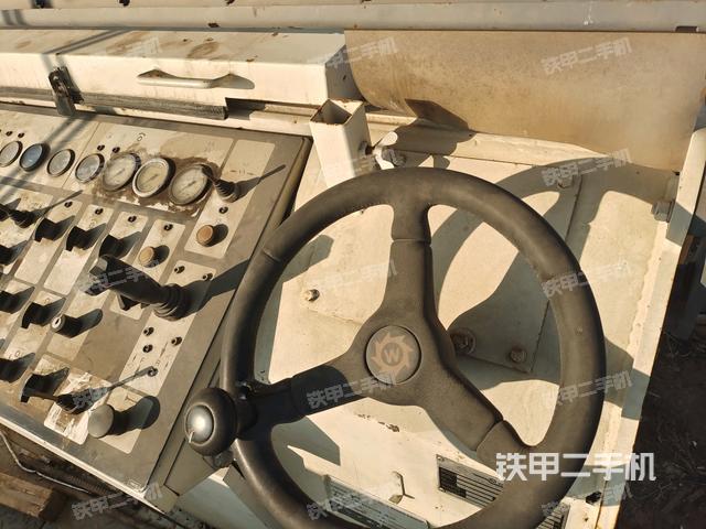 駕駛室正側(cè)(駕駛室/操作室) 駕駛室正側(cè)(駕駛室/操作室)