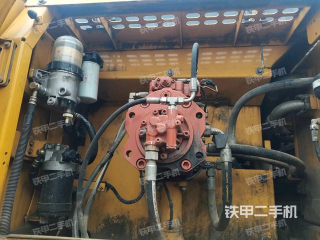 液壓泵斜45?右（大件艙室）