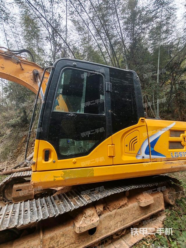 駕駛室正側(cè)（駕駛室部分）