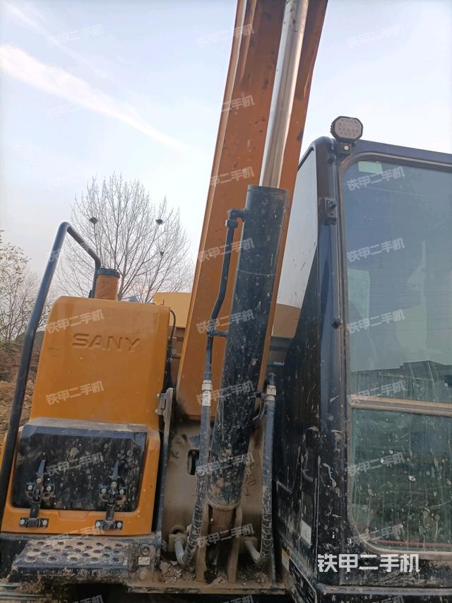 大臂根部?斜（工作和回轉(zhuǎn)裝置）