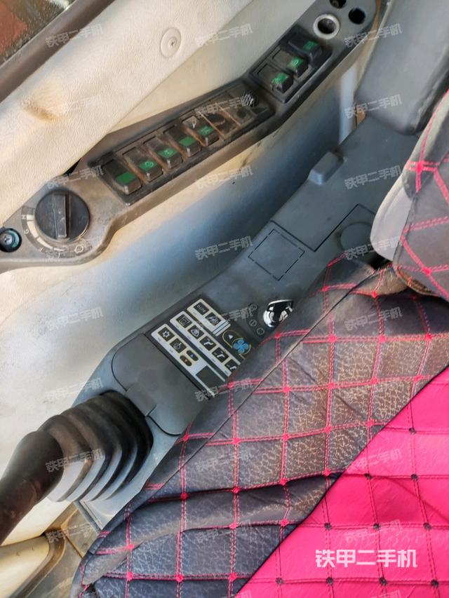 座椅右側(cè)控制臺/鑰匙門/油門/含右手柄（駕駛室部分）