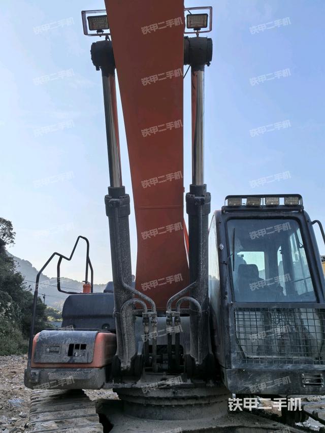 大臂油缸整體?豎拍（工作和回轉(zhuǎn)裝置）