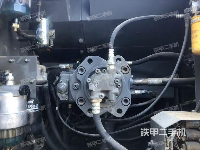 液壓泵艙室正面整體(整機外觀) 液壓泵艙室正面整體(整機外觀)