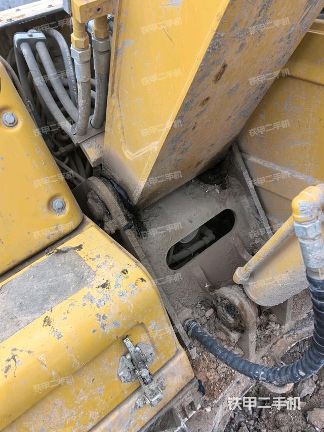 大臂根部?斜（工作和回轉(zhuǎn)裝置）