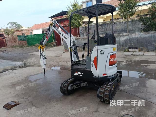 驾驶室顶部（整机外观）