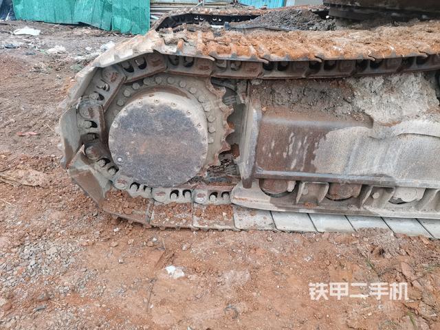 右驅(qū)動輪（行走機構(gòu)）