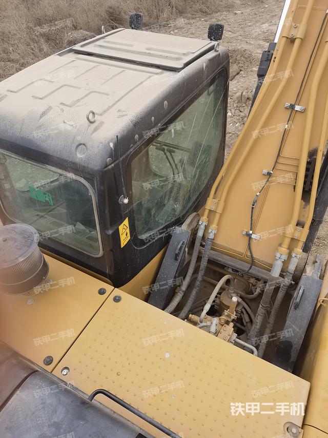 驾驶室顶部（整机外观）