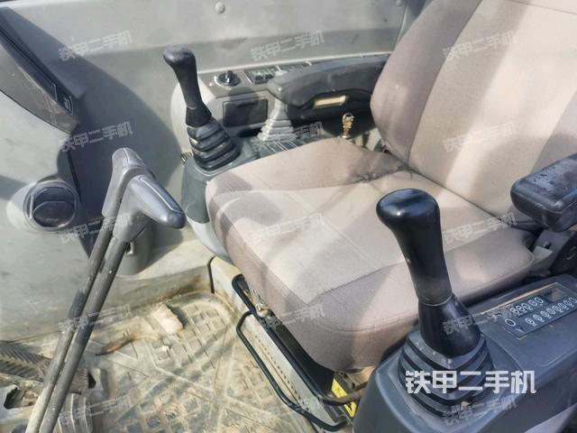 駕駛室整體(整機外觀) 駕駛室整體(整機外觀)