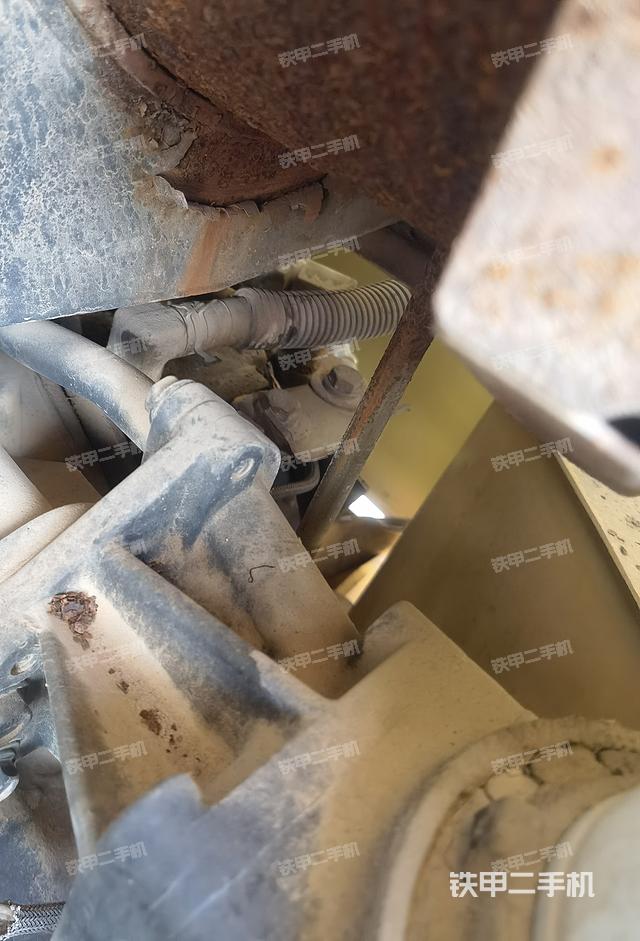 液壓泵艙室正面整體（整機(jī)外觀）