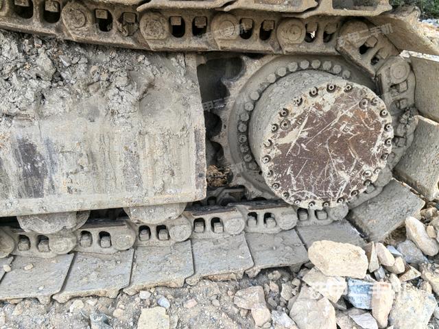 右驅(qū)動輪（行走機構(gòu)）