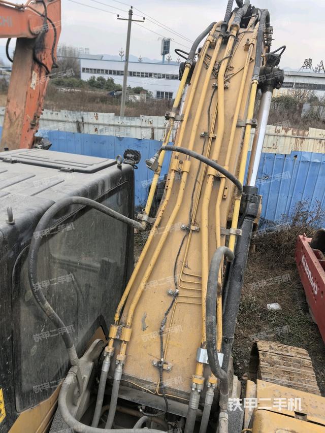 大臂背部俯視（工作和回轉(zhuǎn)裝置）