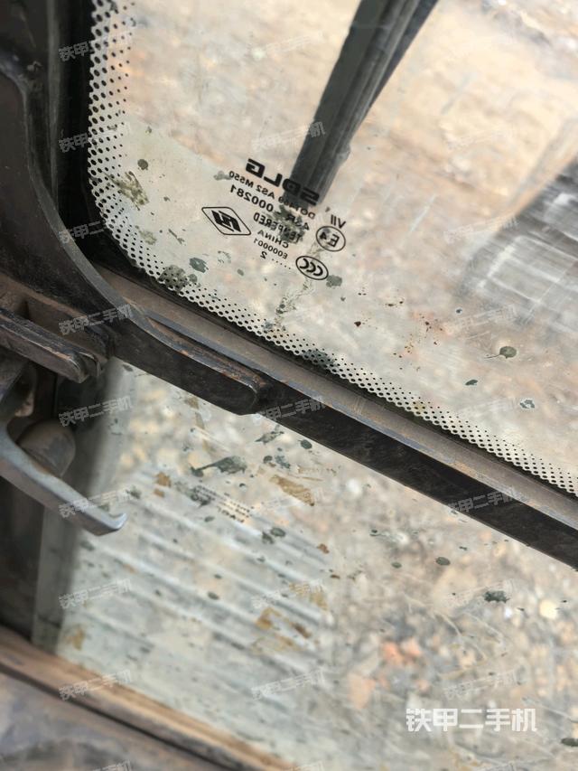 左后方玻璃角標(biāo)（駕駛室部分）