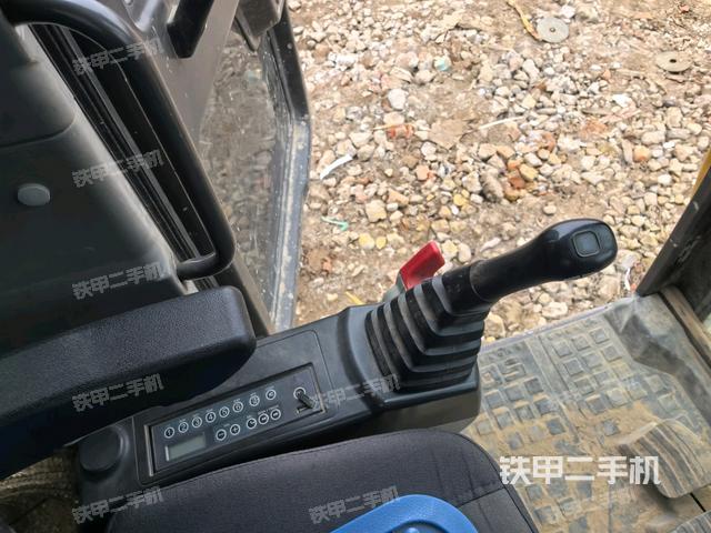 座椅左側(cè)控制臺/音響/含左手柄（駕駛室部分）