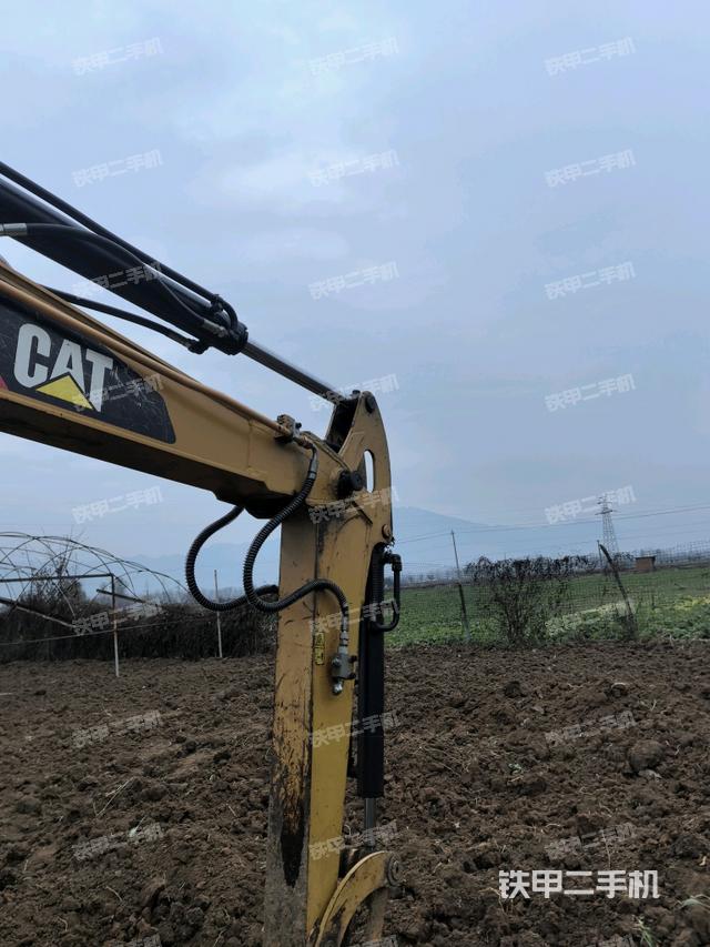 小臂整體左后(工作和回轉(zhuǎn)裝置) 小臂整體左后(工作和回轉(zhuǎn)裝置)