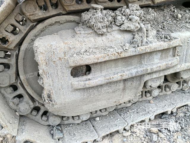 左驅(qū)動輪（行走機構(gòu)）