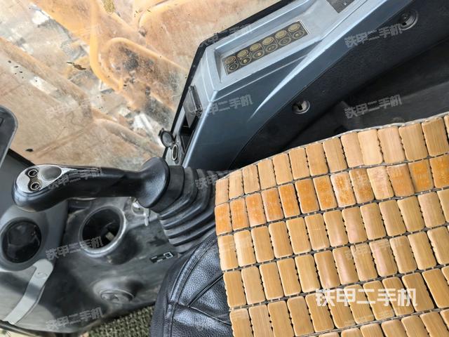 座椅左侧控制台/音响/含左手柄（驾驶室部分）