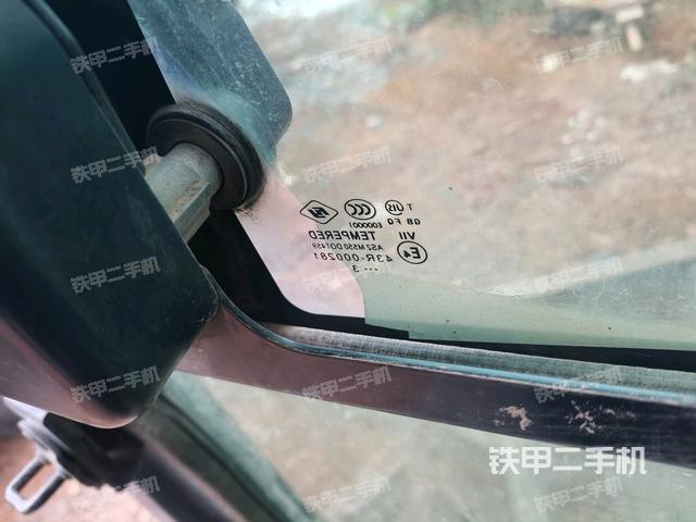 左后方玻璃角標(駕駛室部分) 左后方玻璃角標(駕駛室部分)