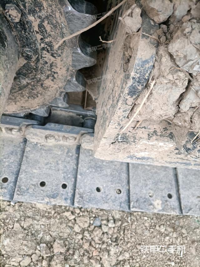 右驅(qū)動輪（行走機構(gòu)）