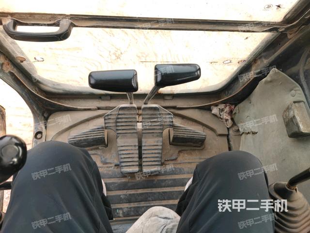 后窗玻璃角标（驾驶室部分）