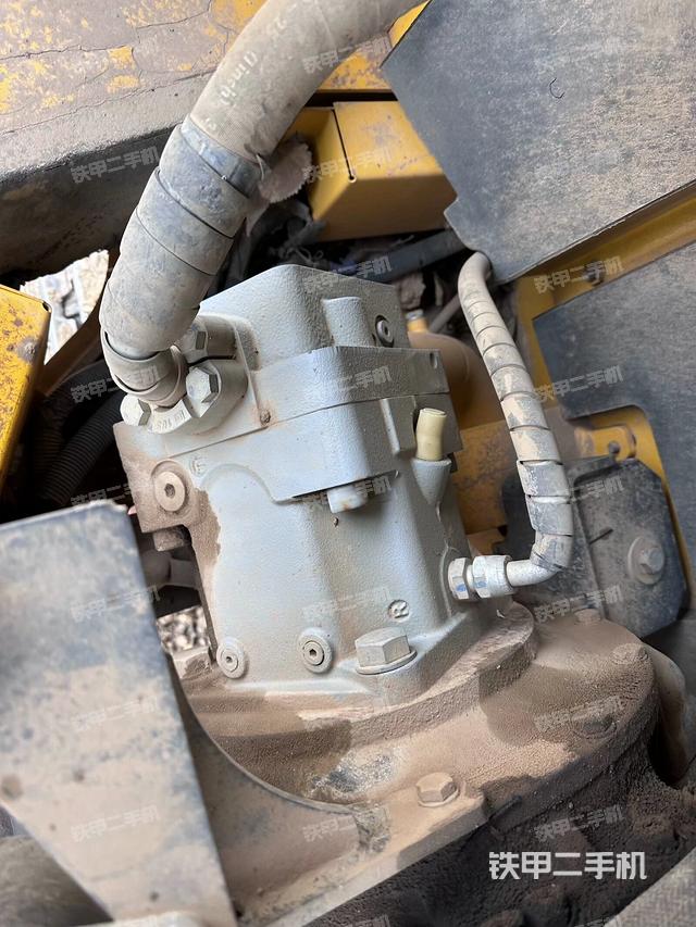 液壓泵艙室正面整體（整機(jī)外觀）