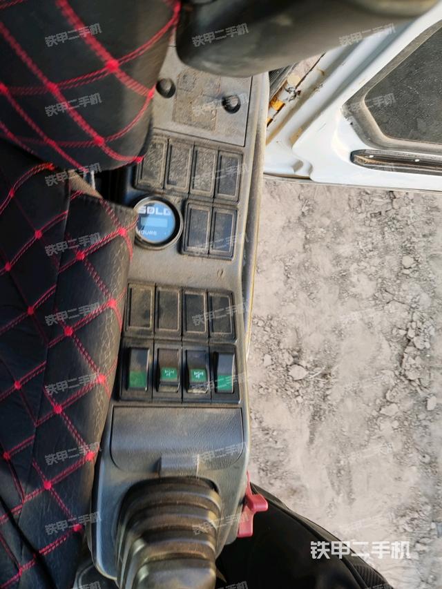 座椅左側(cè)控制臺/音響/含左手柄（駕駛室部分）