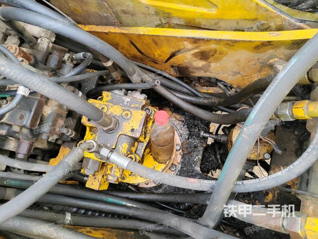 中央回轉(zhuǎn)接頭特寫（上車部件）