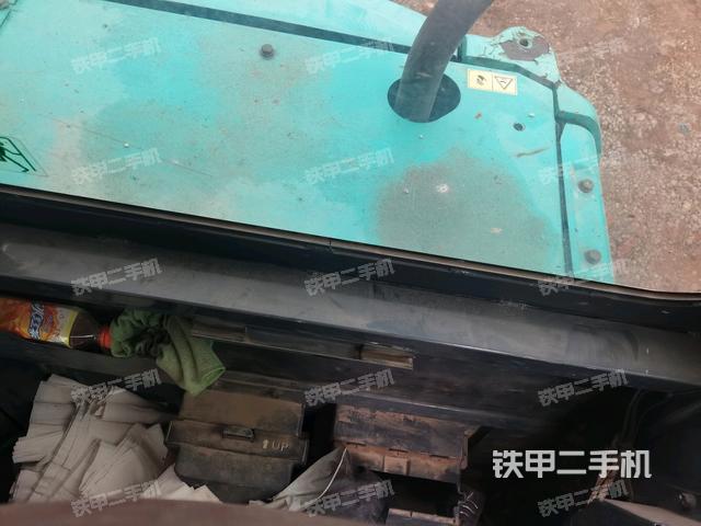 后窗玻璃角標(駕駛室部分) 后窗玻璃角標(駕駛室部分)