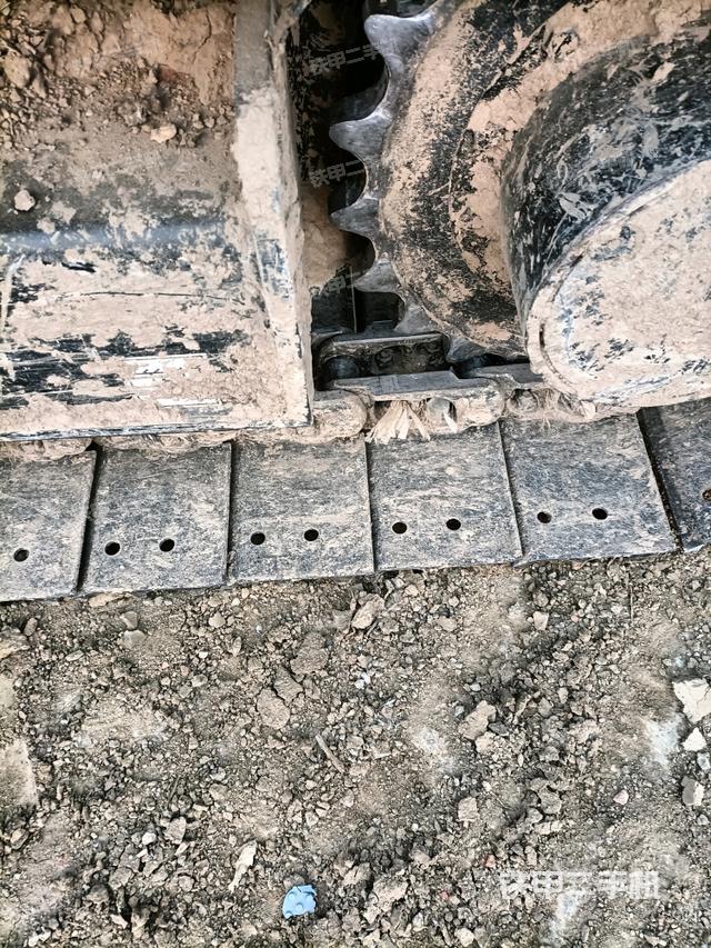 左驅(qū)動輪（行走機構(gòu)）