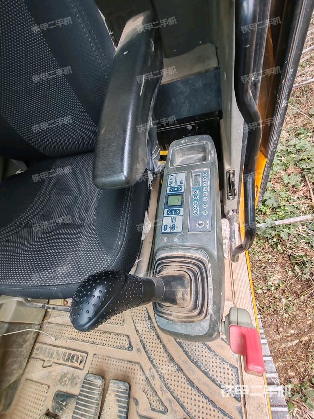 座椅左側(cè)控制臺(tái)/音響/含左手柄（駕駛室部分）