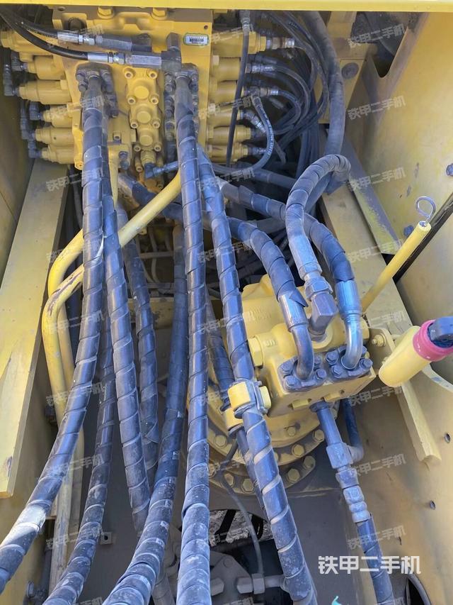 回轉(zhuǎn)馬達和主控閥（整機外觀）